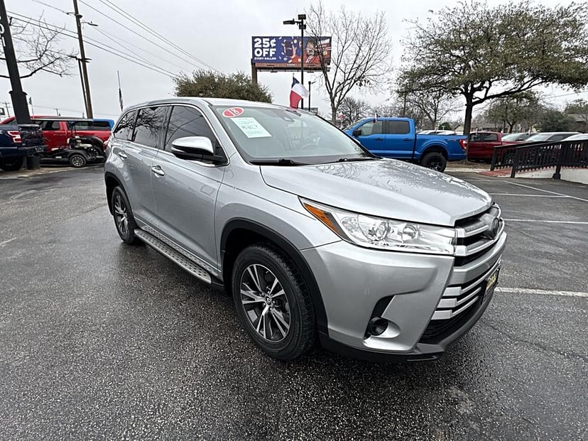2018 Toyota Highlander - Image 1