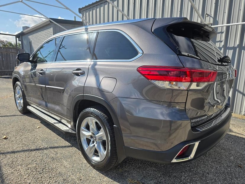 2017 Toyota Highlander - Image 3