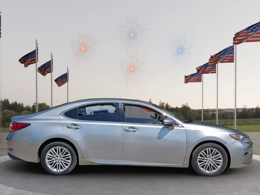 2016 Lexus ES - Image 2