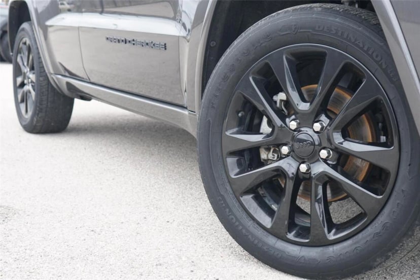 2019 Jeep Grand Cherokee - Image 2