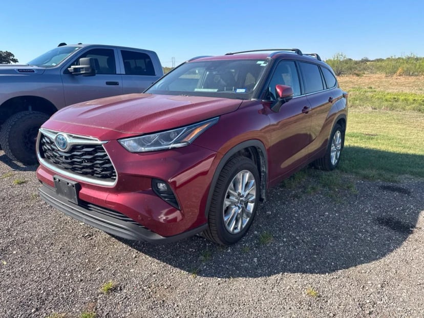 2024 Toyota Highlander - Image 1