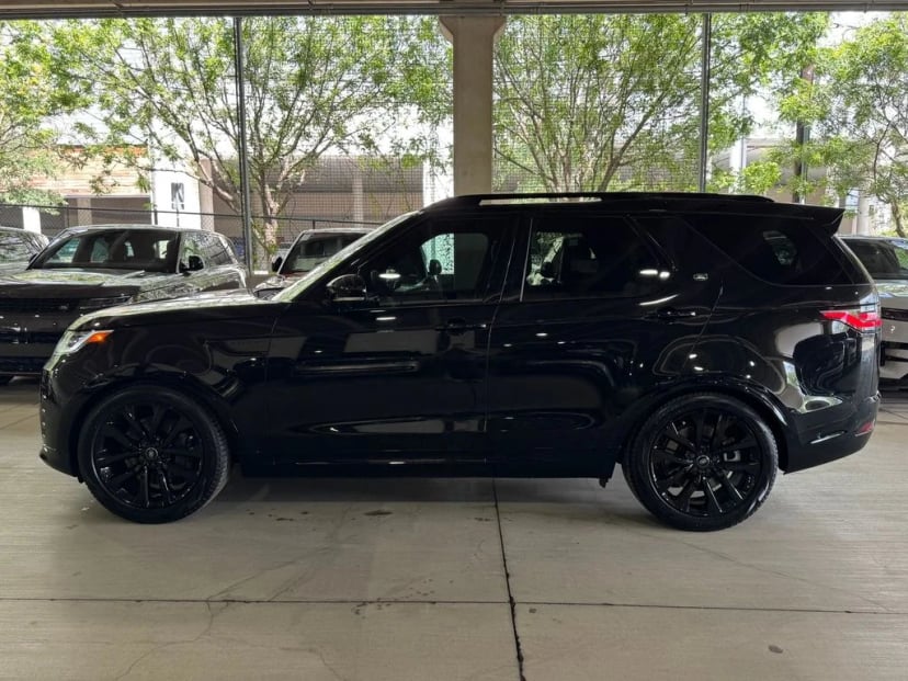 2026 Land Rover Discovery - Image 1