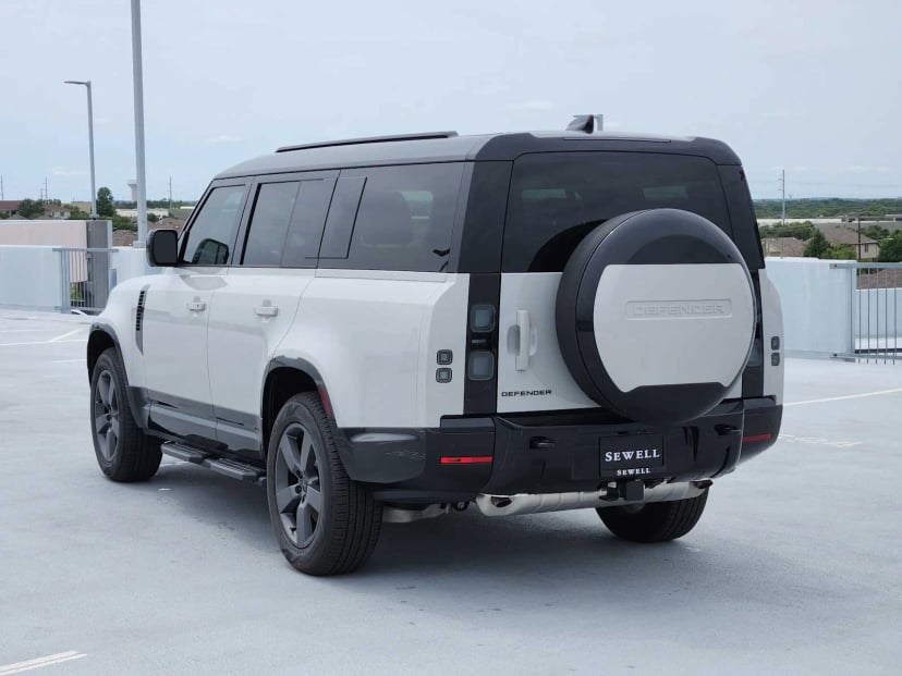 2026 Land Rover Defender - Image 2