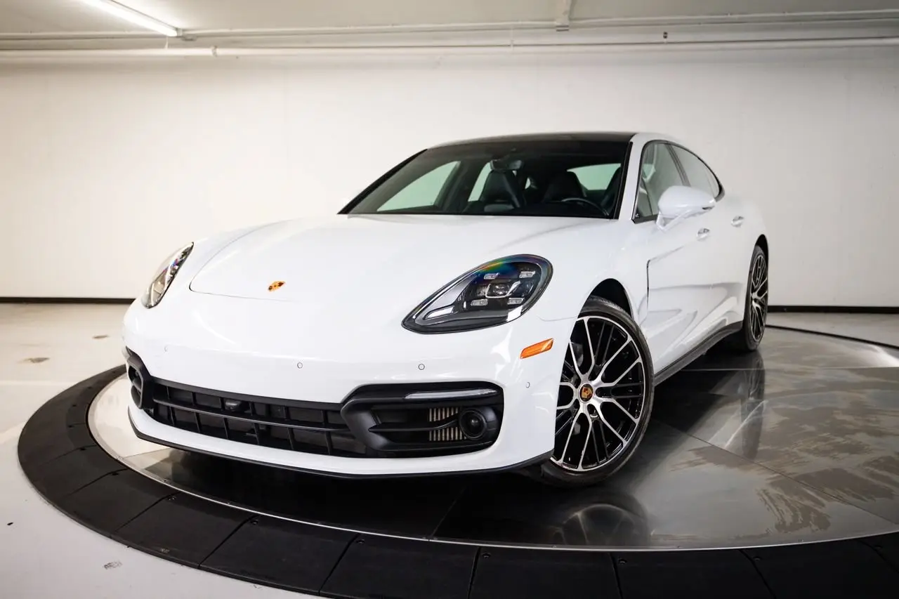 2023 Porsche Panamera - Image 1