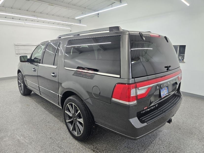 2016 Lincoln Navigator L - Image 3