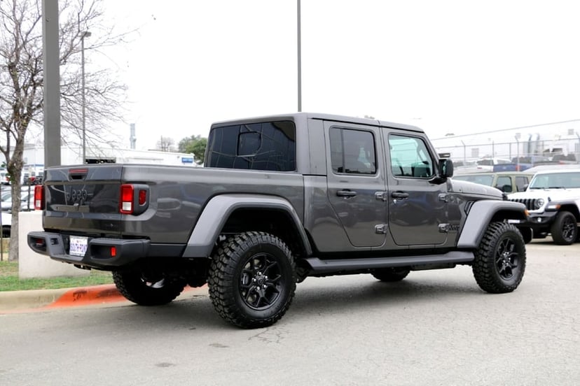 2026 Jeep Gladiator - Image 3