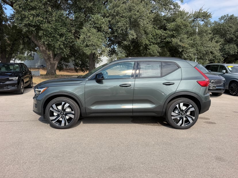 2026 Volvo XC40 - Image 1