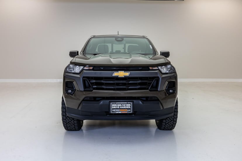 2023 Chevrolet Colorado - Image 2
