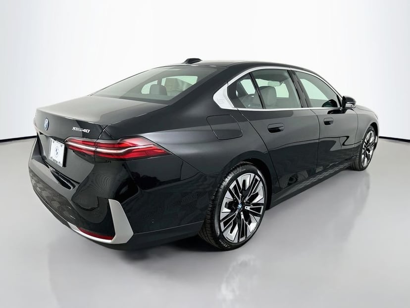 2027 BMW i5 - Image 3