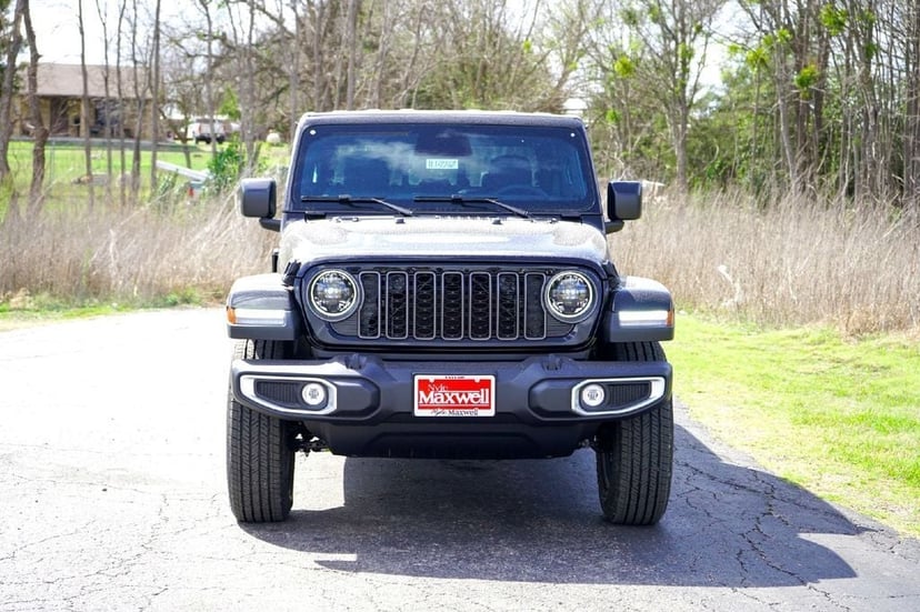 2026 Jeep Gladiator - Image 3