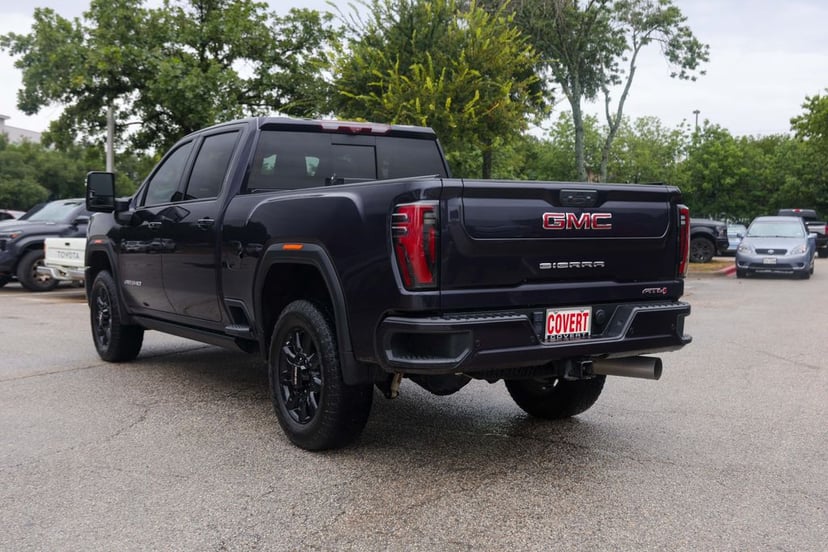 2024 GMC Sierra HD - Image 3