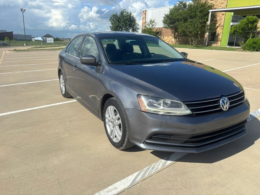 2017 Volkswagen Jetta - Image 2