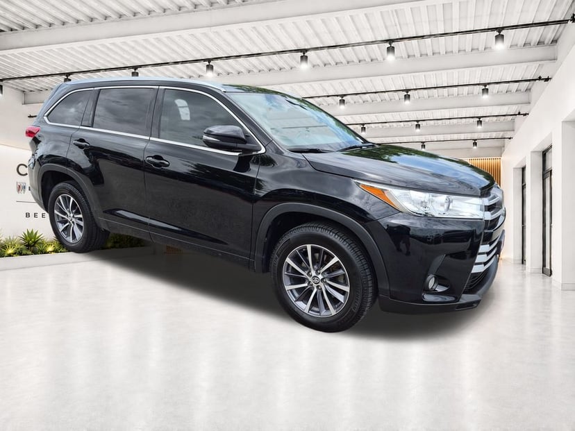 2017 Toyota Highlander - Image 1