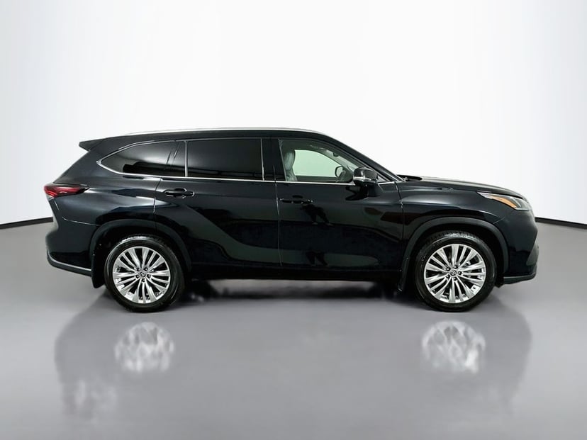 2024 Toyota Highlander - Image 2
