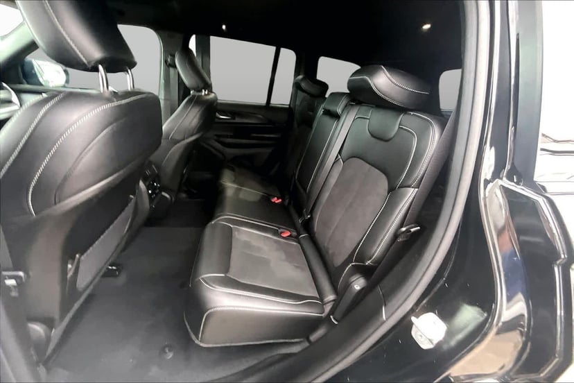 2025 Jeep Grand Cherokee - Image 3