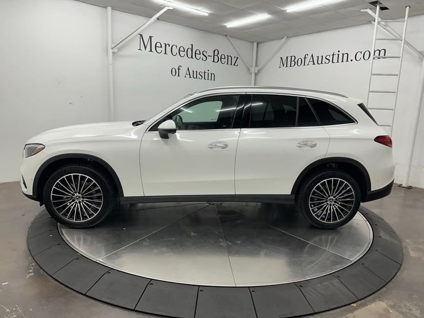 2027 Mercedes-Benz GLC - Image 2