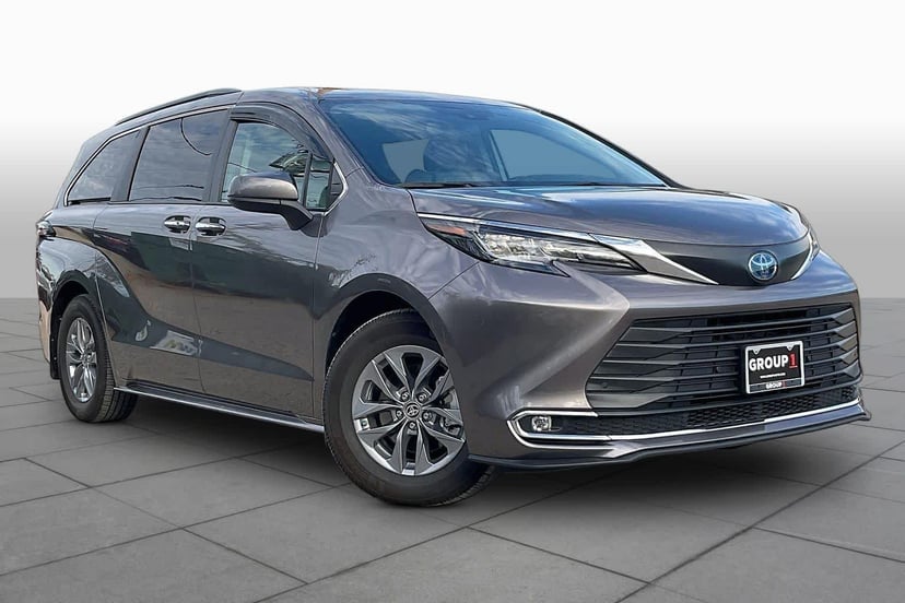 2022 Toyota Sienna - Image 1