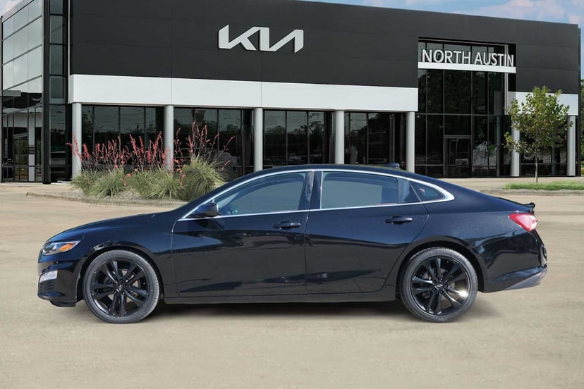 2021 Chevrolet Malibu - Image 2