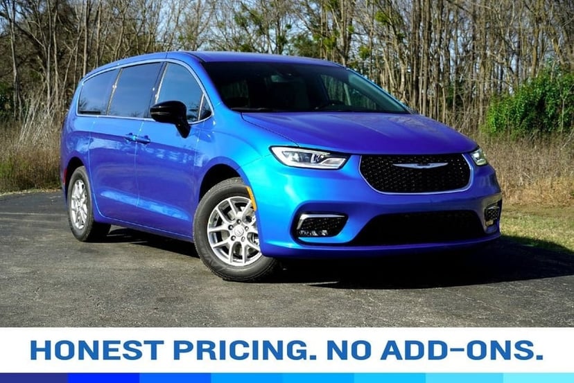 2026 Chrysler Pacifica - Image 2