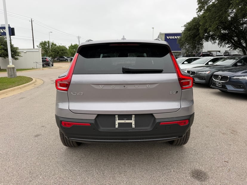 2026 Volvo XC40 - Image 3
