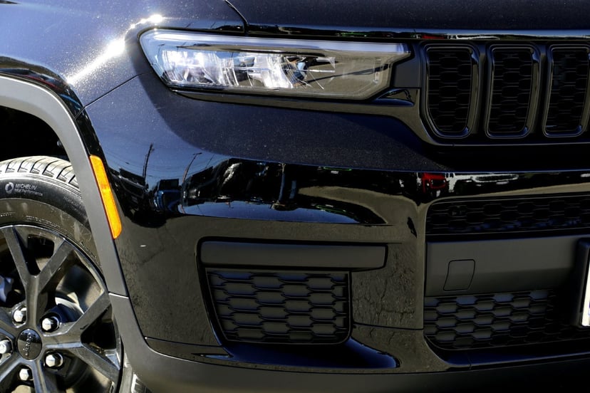 2025 Jeep Grand Cherokee L - Image 2