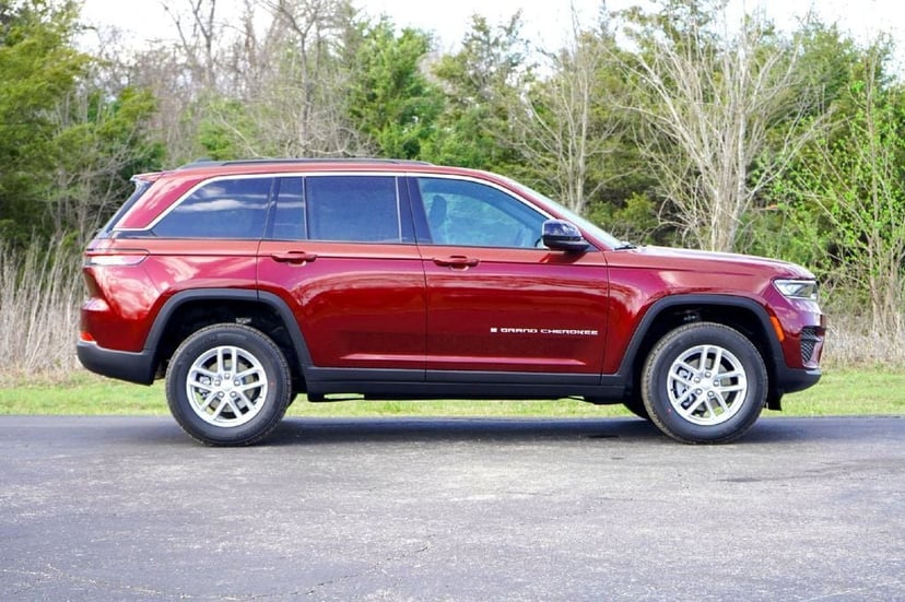 2026 Jeep Grand Cherokee - Image 3