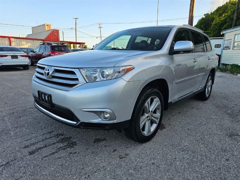 2013 Toyota Highlander - Image 2