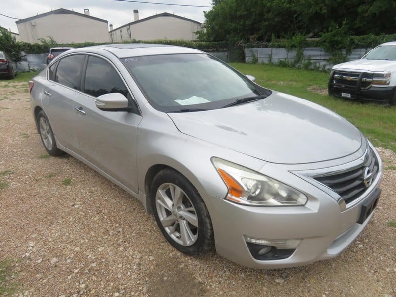 2015 Nissan Altima - Image 1