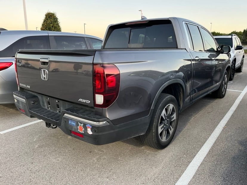 2019 Honda Ridgeline - Image 3