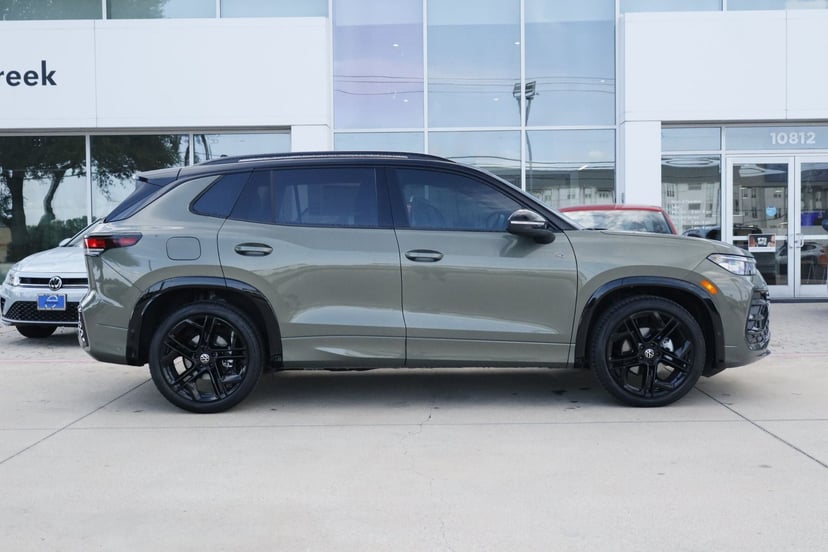 2026 Volkswagen Tiguan - Image 2