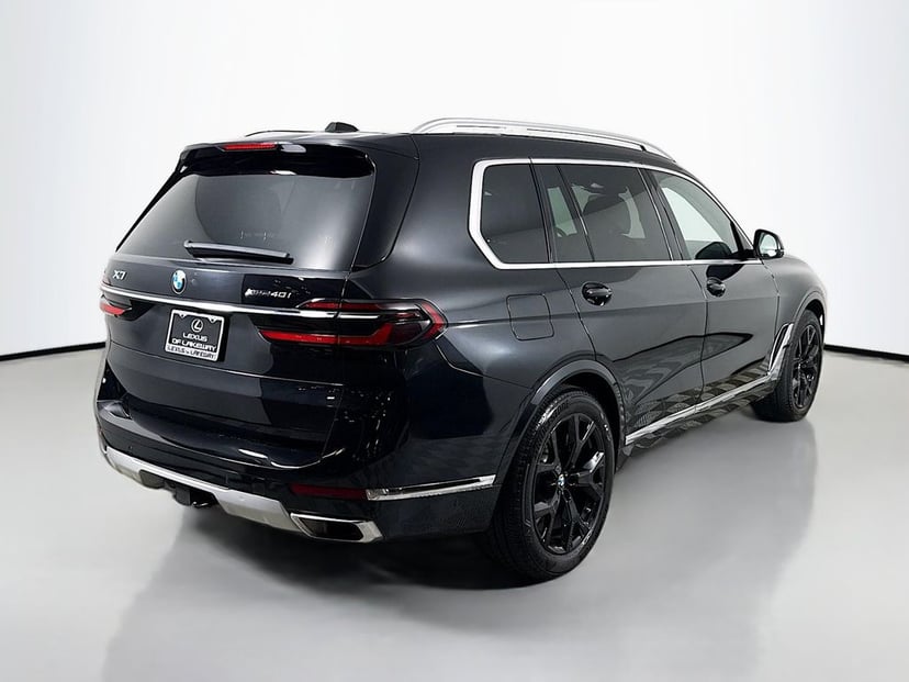 2024 BMW X7 - Image 2