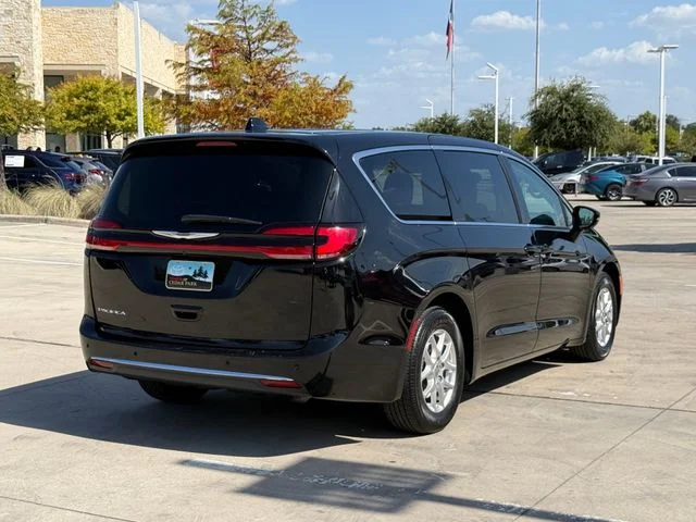 2024 Chrysler Pacifica - Image 2