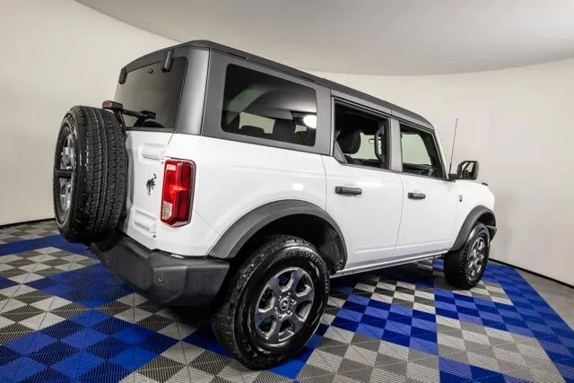 2025 Ford Bronco - Image 2