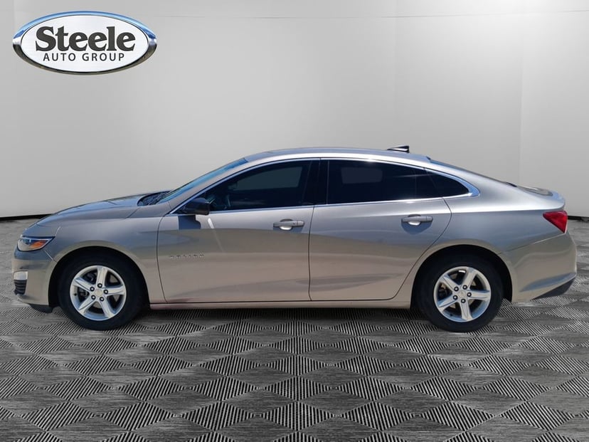 2022 Chevrolet Malibu - Image 3