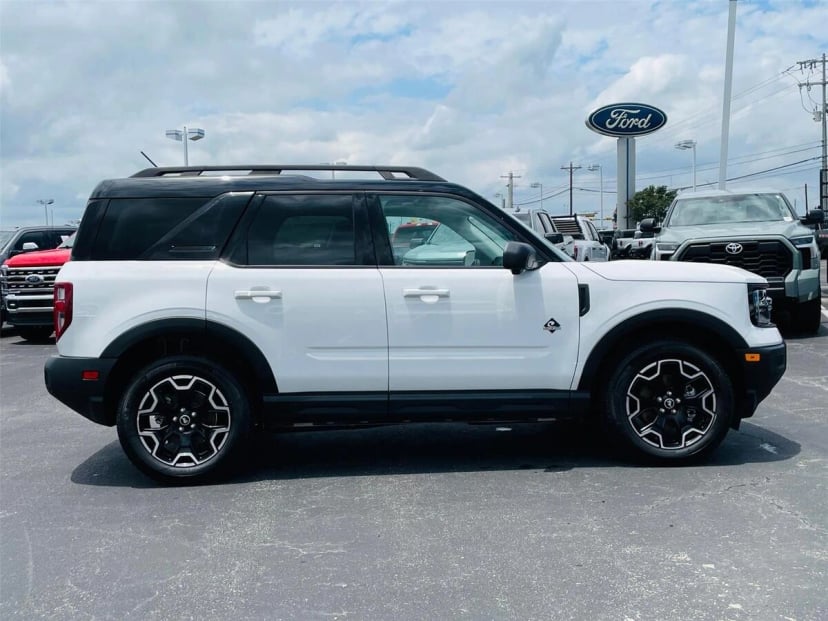 2025 Ford Bronco Sport - Image 2