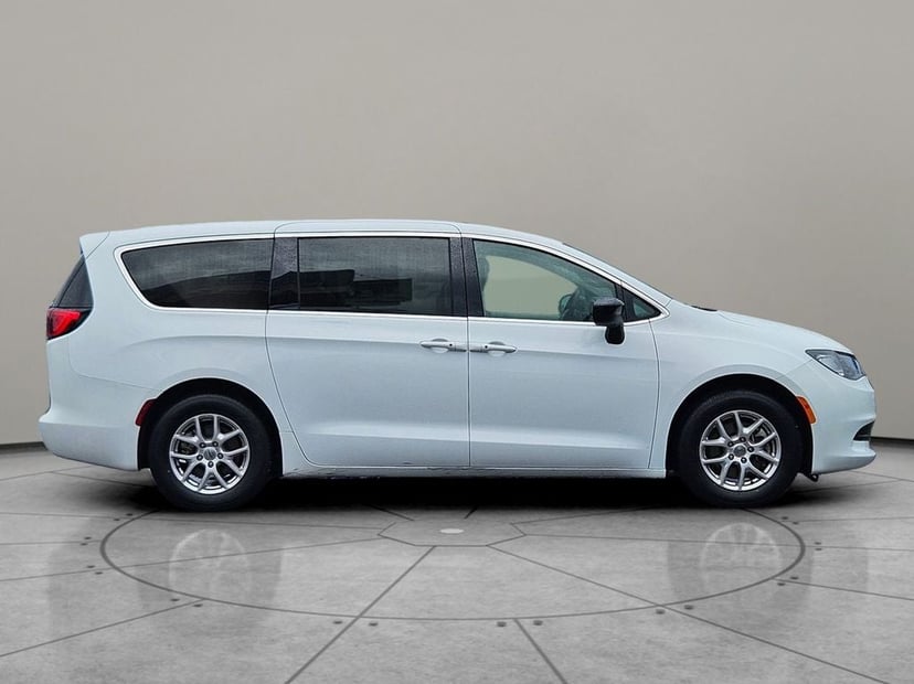 2024 Chrysler Voyager - Image 1