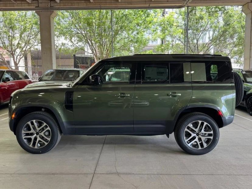 2026 Land Rover Defender - Image 2