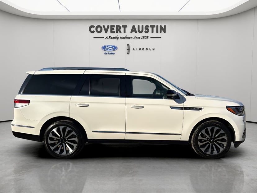 2024 Lincoln Navigator - Image 3