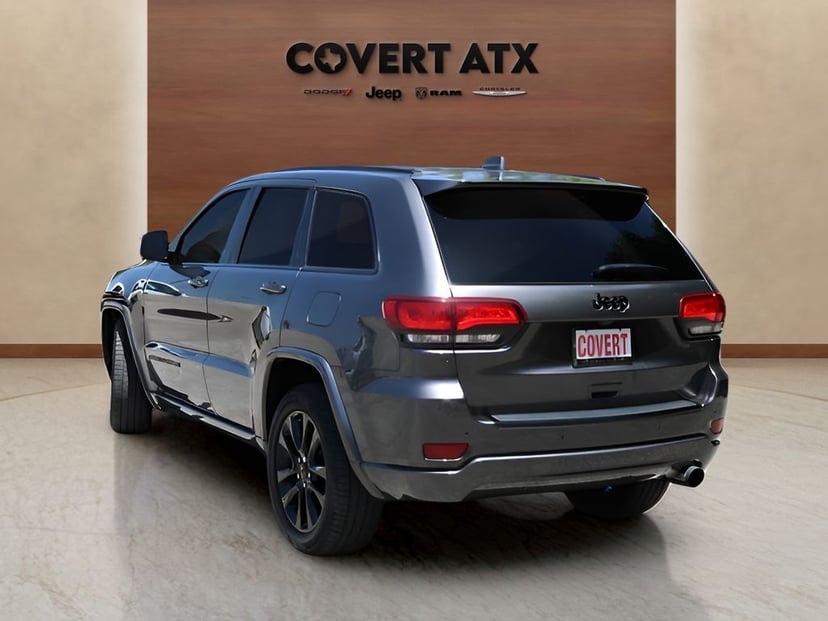 2017 Jeep Grand Cherokee - Image 3