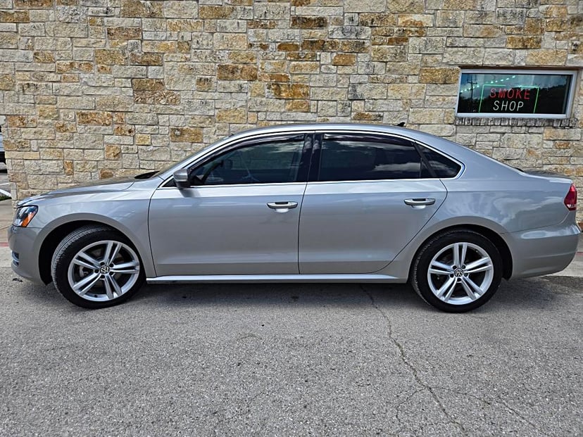 2014 Volkswagen Passat - Image 2
