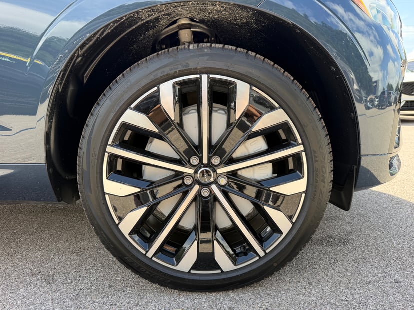 2026 Volvo XC60 - Image 2