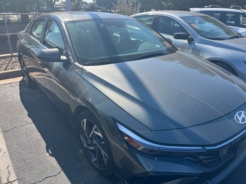 2025 Hyundai Elantra - Image 3