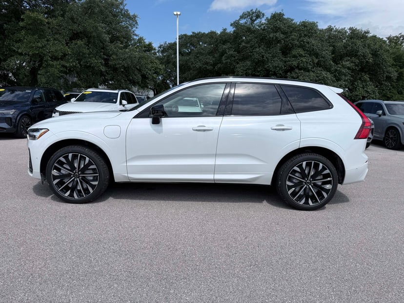 2026 Volvo XC60 - Image 1