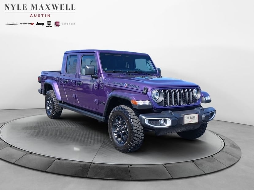 2026 Jeep Gladiator - Image 2