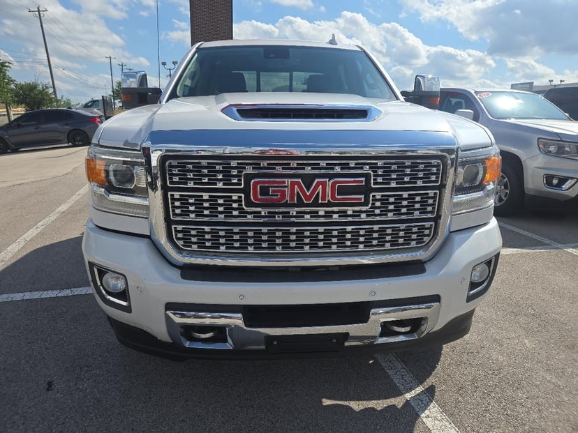 2018 GMC Sierra - Image 2