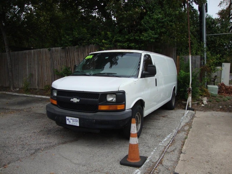 2004 Chevrolet Express - Image 1