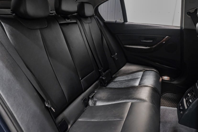 2015 BMW 328i xDrive - Image 2