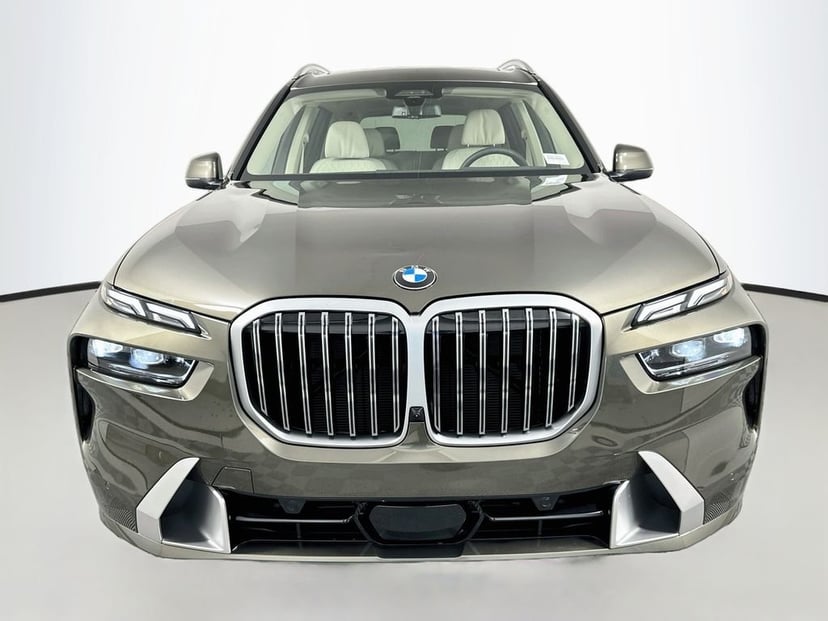2027 BMW X7 - Image 1
