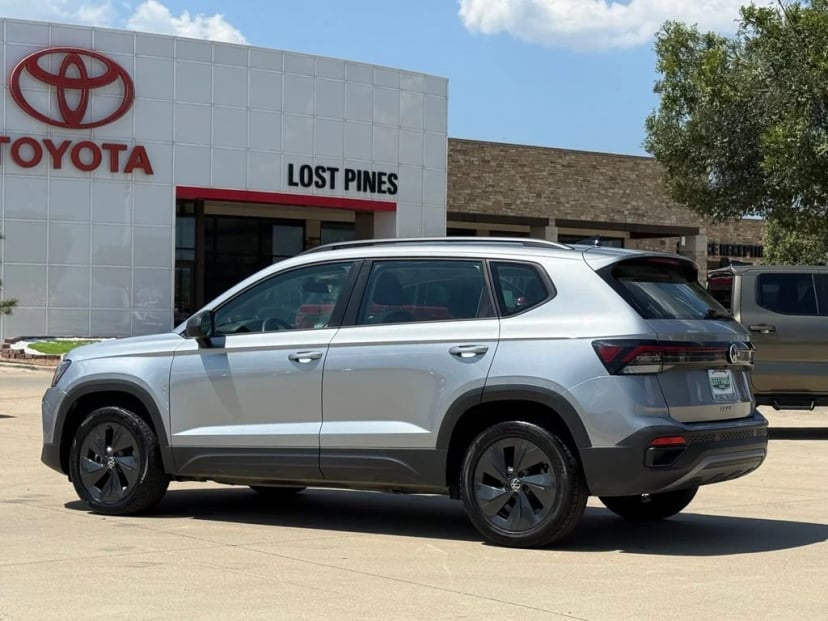2025 Volkswagen Taos - Image 3