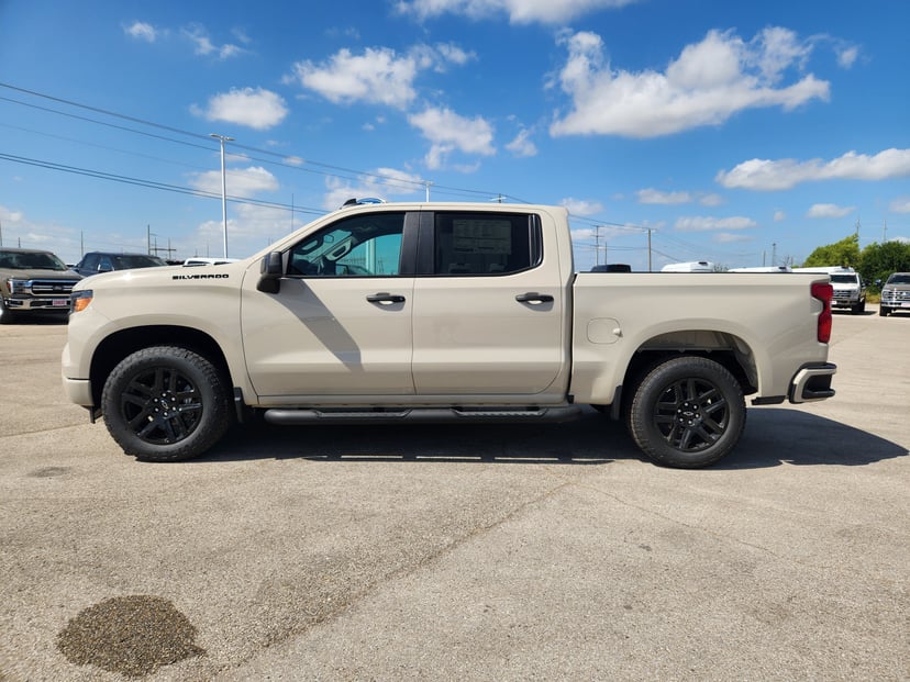 2026 Chevrolet Silverado 1500 - Image 2